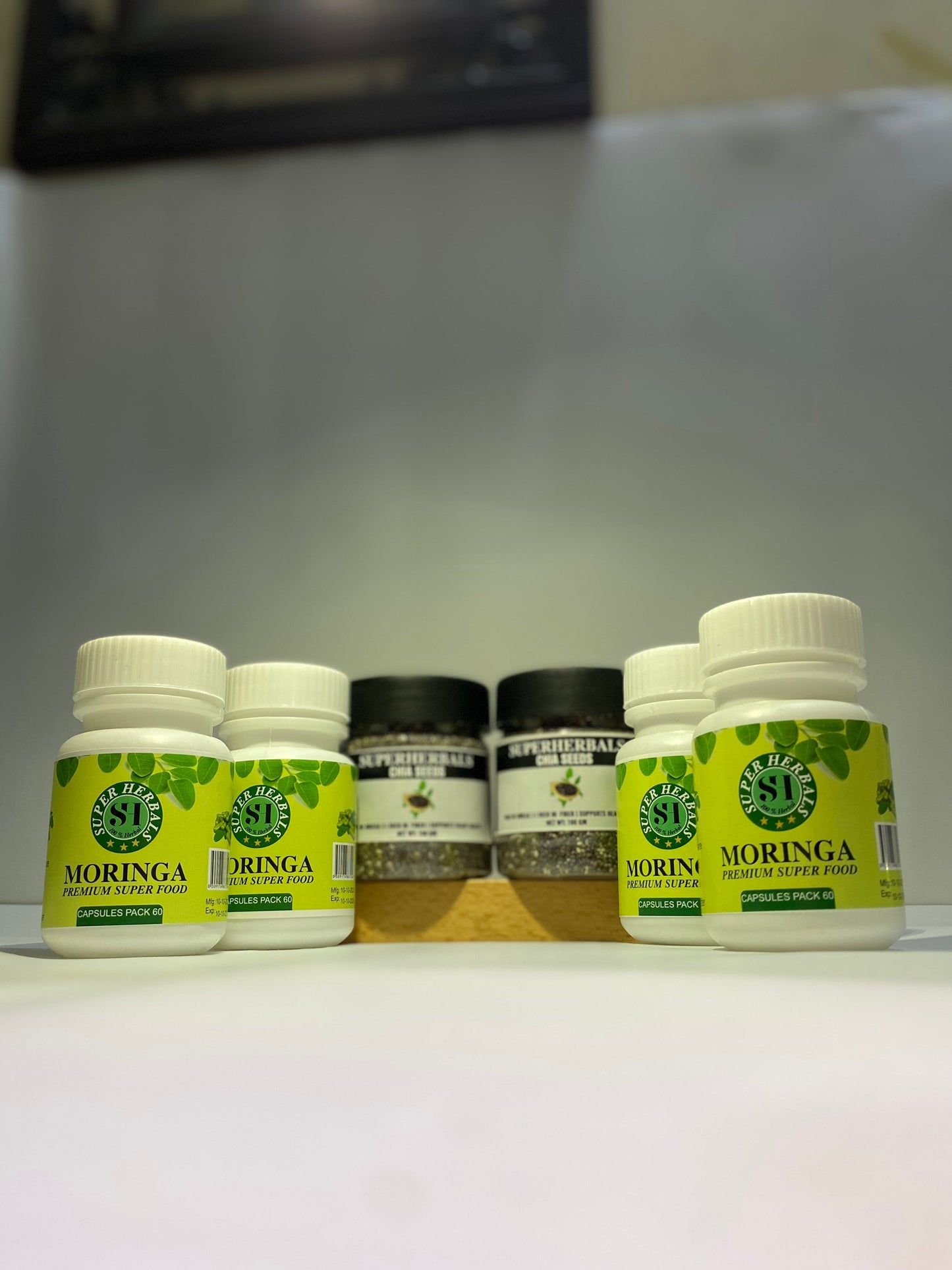 Chia seeds buy 1 Get 1 free Moringa capsules pack (4) free 40×4=160 capsules free